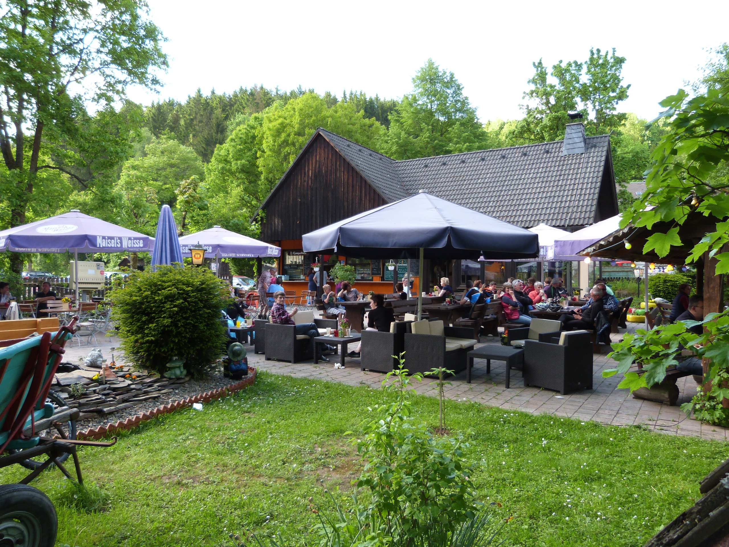 Biergarten Maut.JPG Leider haben wir keinen Alternativtext zu diesem Bild, aber wir arbeiten daran.